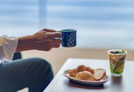 軽いお食事やドリンクとともに